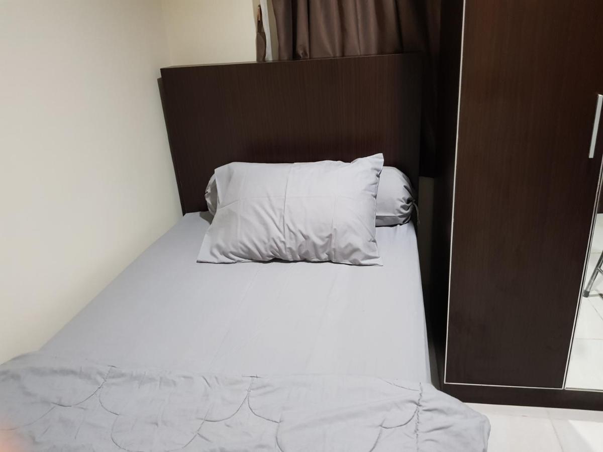 Aloha Guest House - 1 Male Only Tangerang Esterno foto