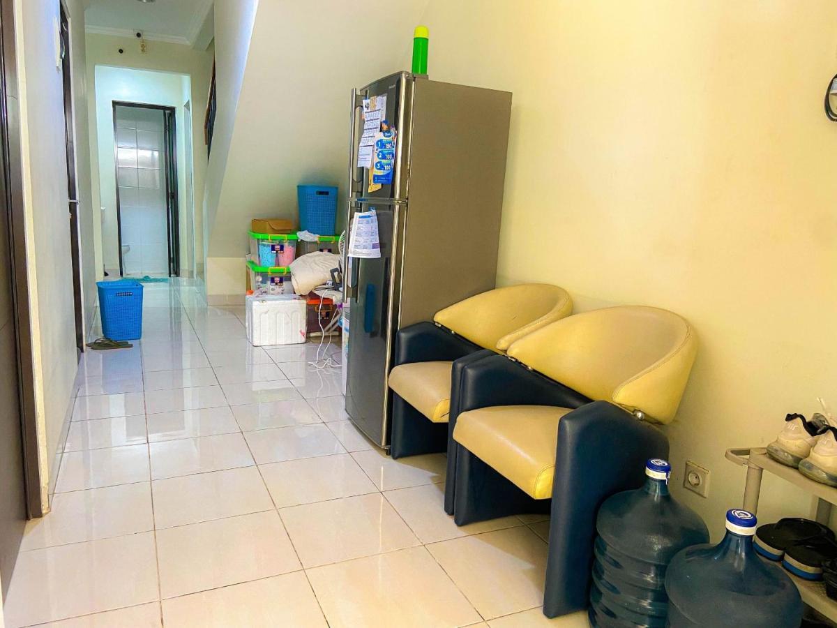 Aloha Guest House - 1 Male Only Tangerang Esterno foto